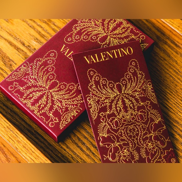 NIB 100% AUTH Valentino Lunar New Year Red Envelopes/Red Pockets Set